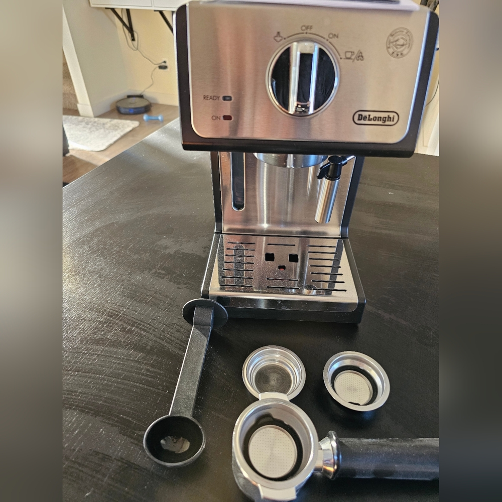 BNIB.DeLonghi Espresso Machine with Accessories - Silver and Black.